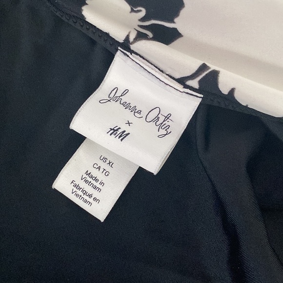 🖤Johanna Ortiz Swimsuit🖤 - Picture 5 of 10